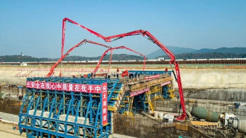 2019年1月18日，太湖隧道主體結構頂板完成首次澆筑，隧道完整的主體結構框架顯現出來。