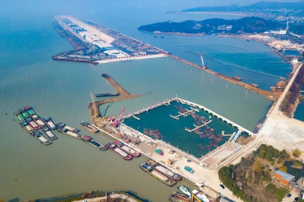 2019年12月27日，太湖隧道第一倉完成回水，順利實現首次陸島通道轉換，標志著該工程施工進入全新階段。