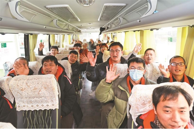 “歡迎回?zé)o錫，祝你們工作順利” 35名員工“點對點”乘坐專車集中返崗